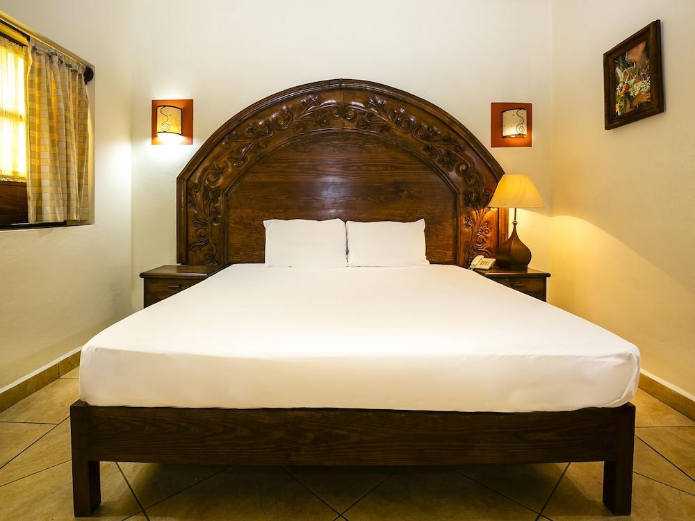 Hotel Casa Del Virrey & Suites モレリア エクステリア 写真