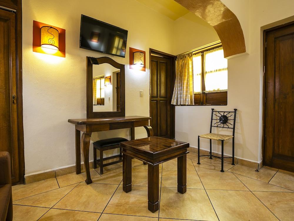 Hotel Casa Del Virrey & Suites モレリア エクステリア 写真