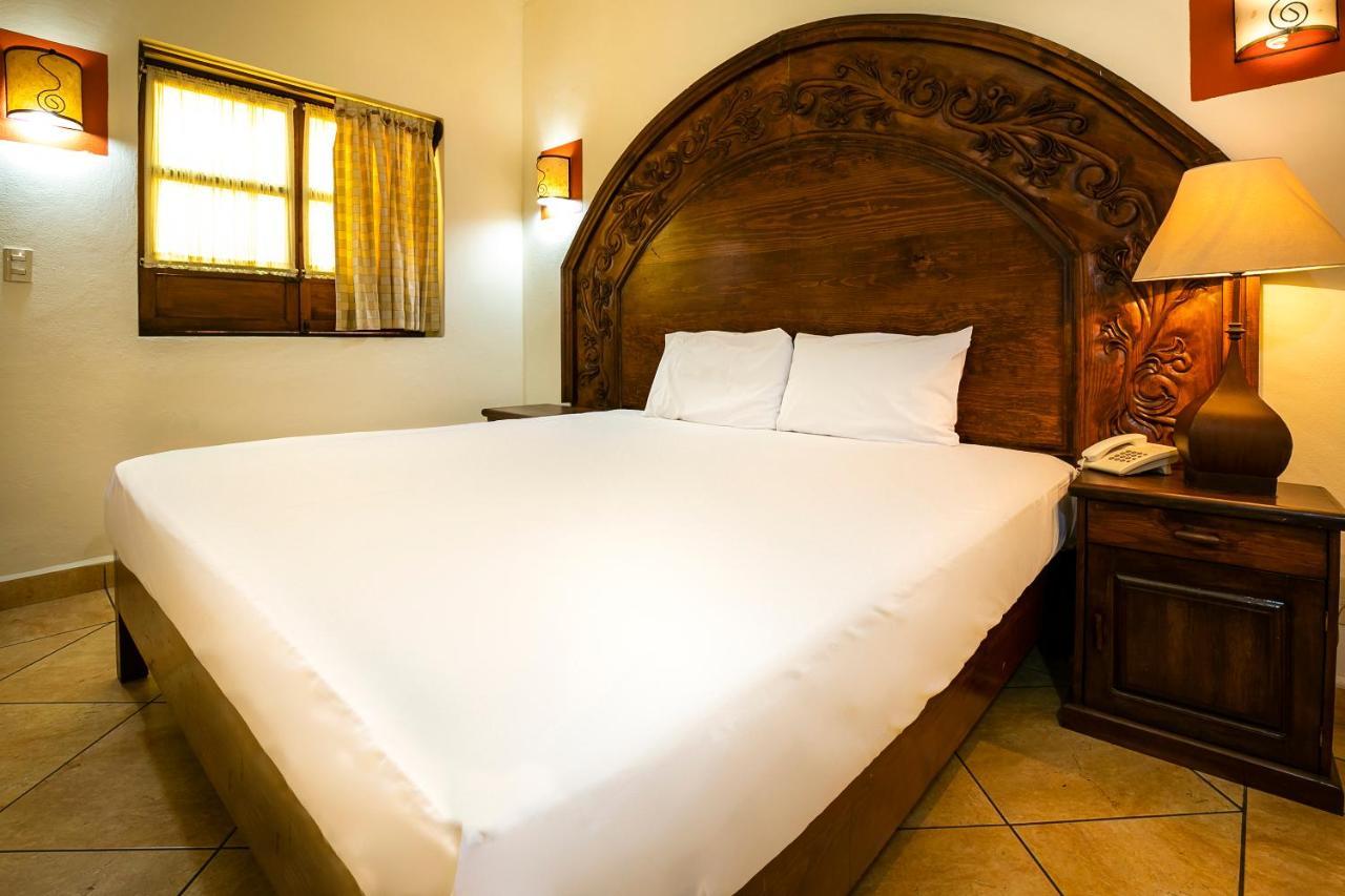Hotel Casa Del Virrey & Suites モレリア エクステリア 写真