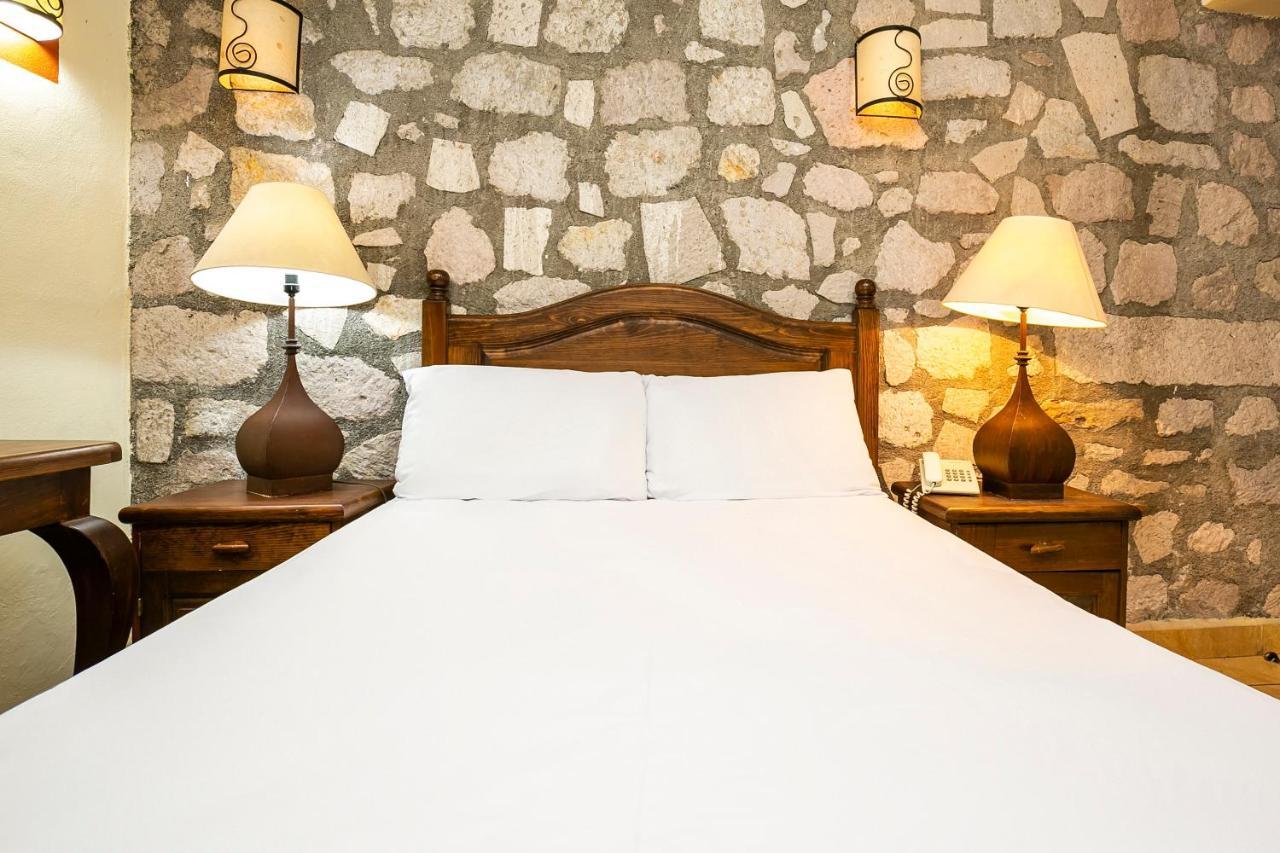 Hotel Casa Del Virrey & Suites モレリア エクステリア 写真