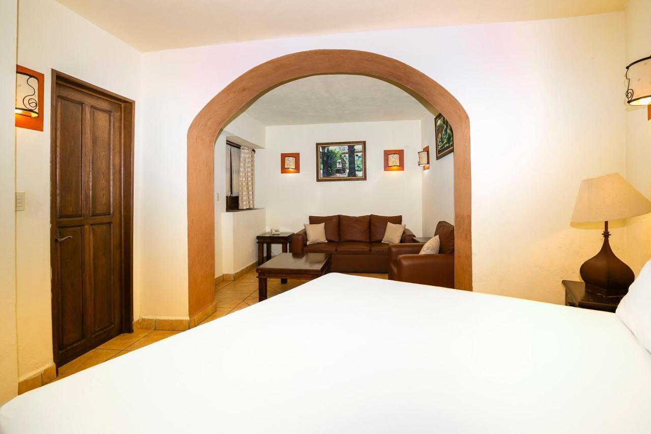 Hotel Casa Del Virrey & Suites モレリア エクステリア 写真