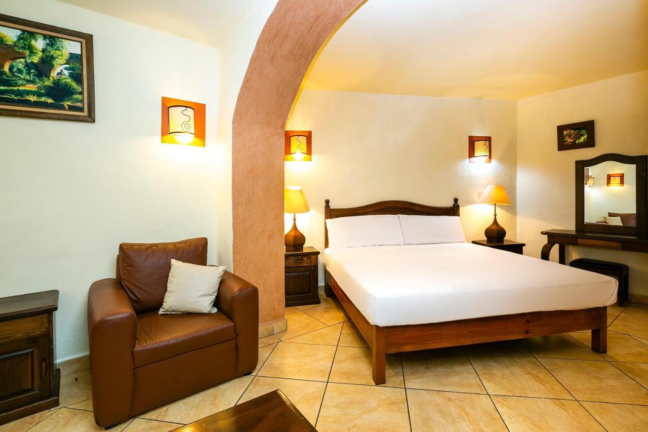 Hotel Casa Del Virrey & Suites モレリア エクステリア 写真