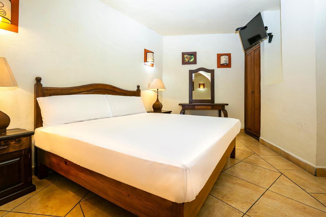 Hotel Casa Del Virrey & Suites モレリア エクステリア 写真