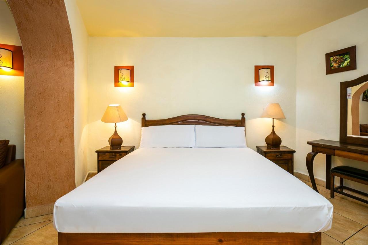 Hotel Casa Del Virrey & Suites モレリア エクステリア 写真